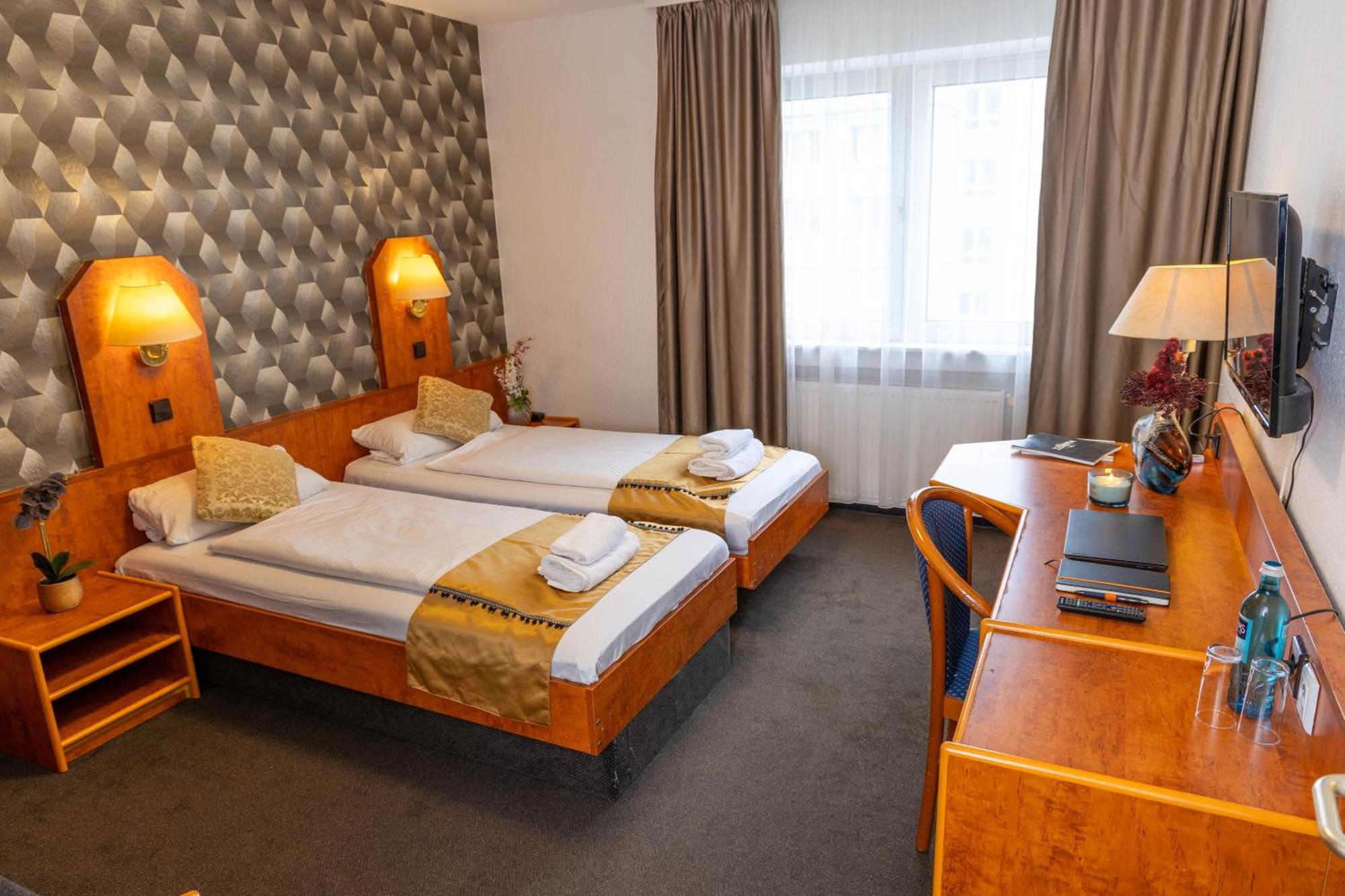 Hotel Rossija Frankfurt am Main Exteriör bild
