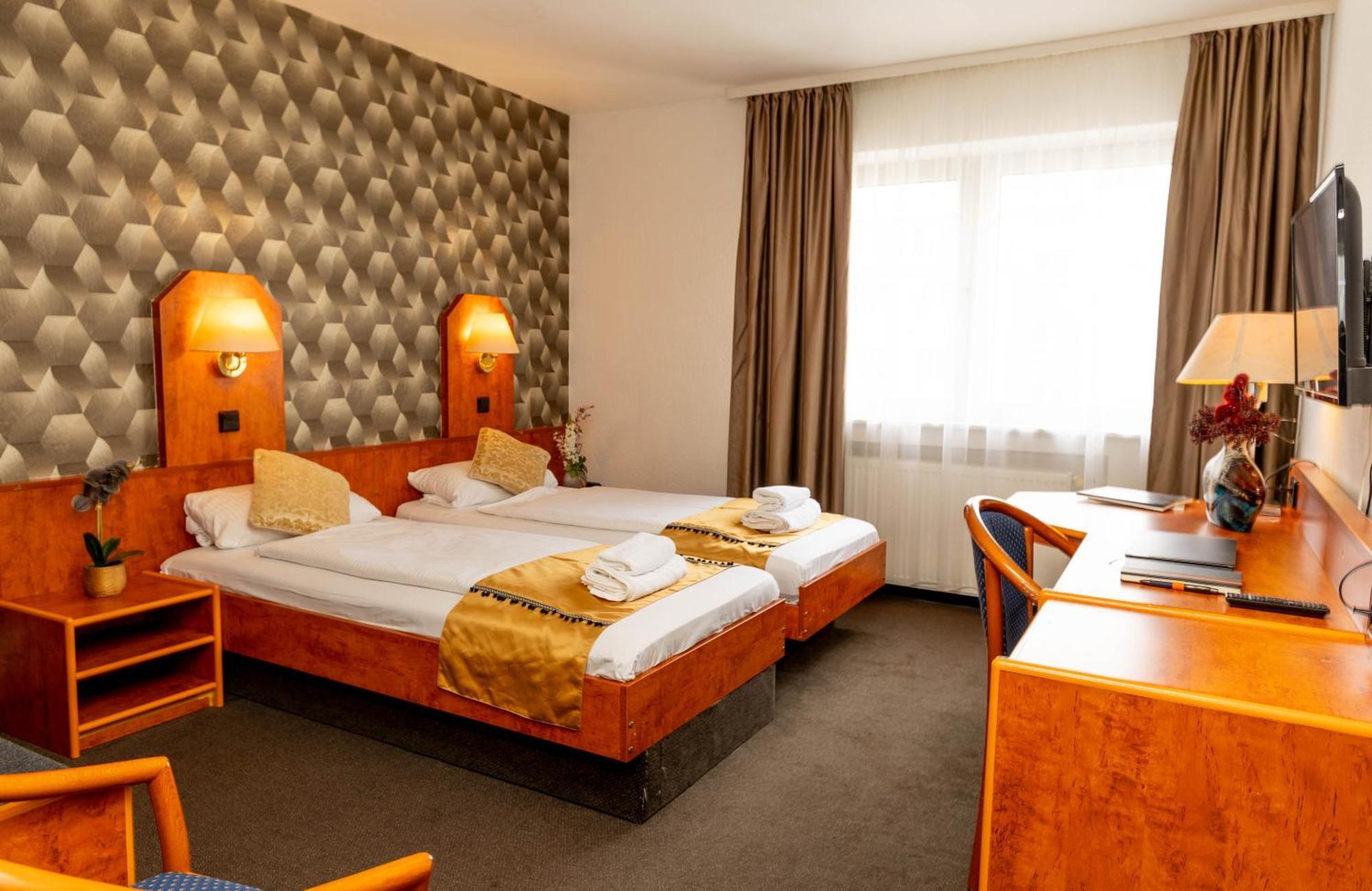Hotel Rossija Frankfurt am Main Exteriör bild